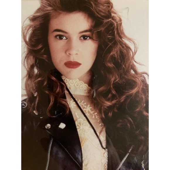 RARE - Vintage 11 x 14 Signed Alyssa Milano Photograph - Picture 2 of 9